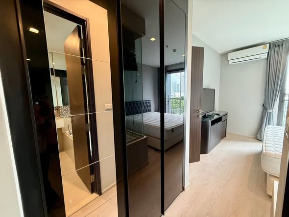 bedroom and room interior of RHYTHM Sukhumvit 44/1