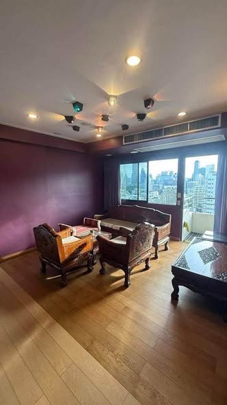 living room of Saranjai Mansion