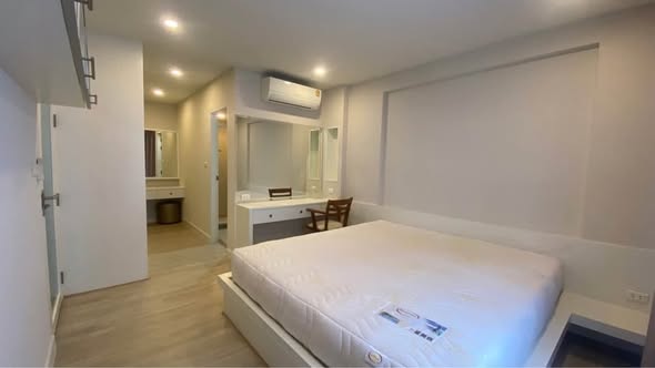 bedroom of Sathon Plus On The Pond