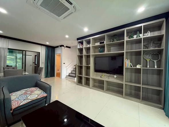 bedroom and living room of Setthasiri Krungthep Kreetha 2