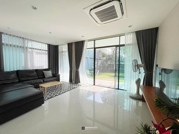 bedroom and living room of Setthasiri Krungthep Kreetha 2