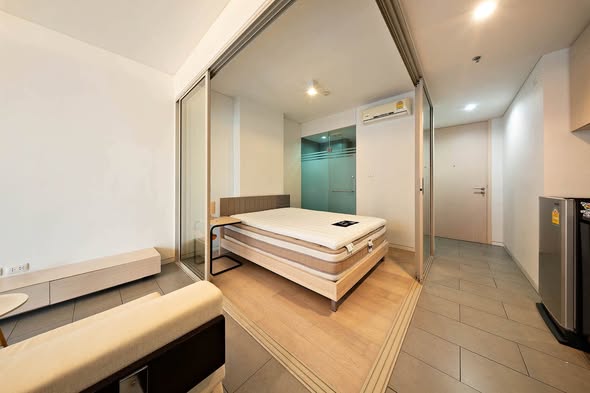 bedroom and room interior of Siamese Ratchakru