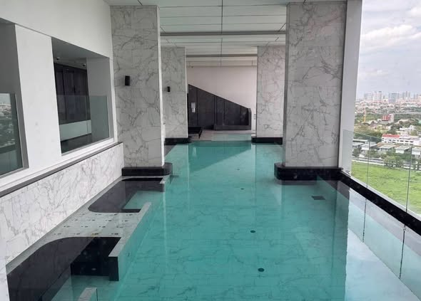 pool of Siamese residence landmark @ MRTA station