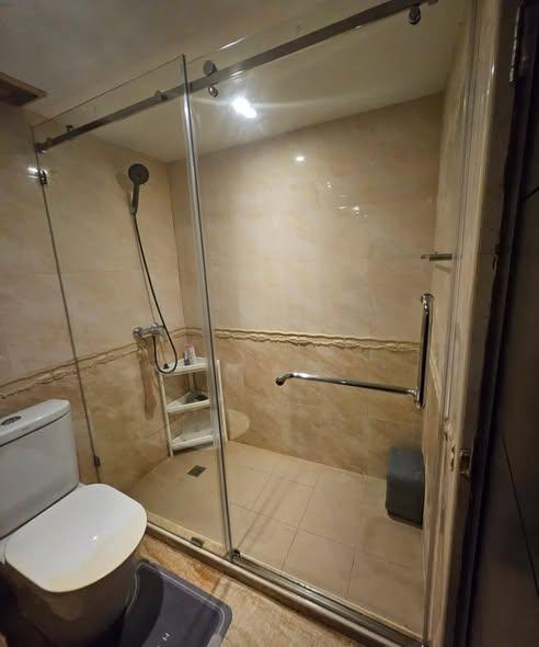room interior and bathroom of Silom Suite
