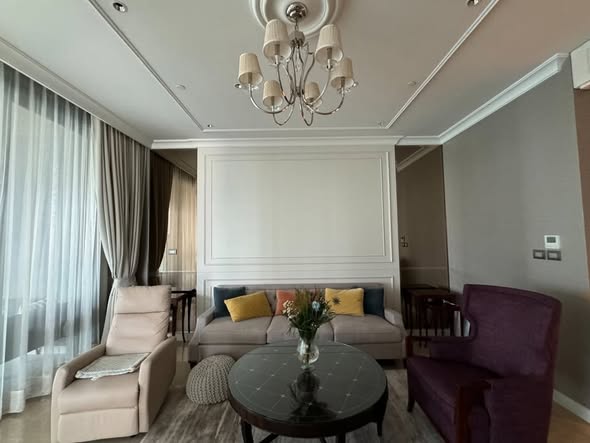 bedroom and living room of Sindhorn Residence