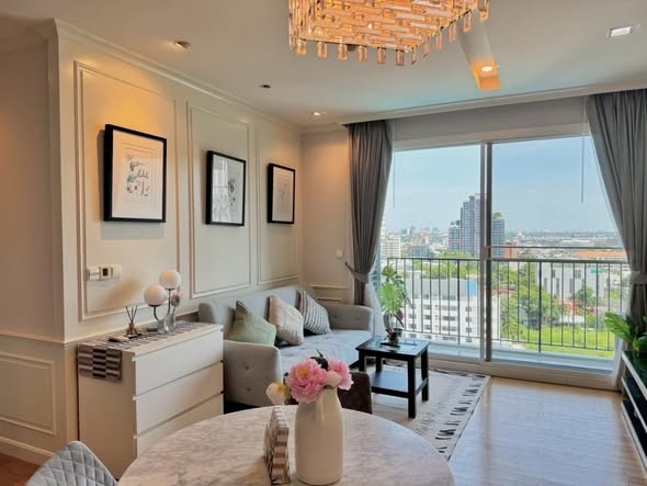 living room and bedroom of Siri at Sukhumvit