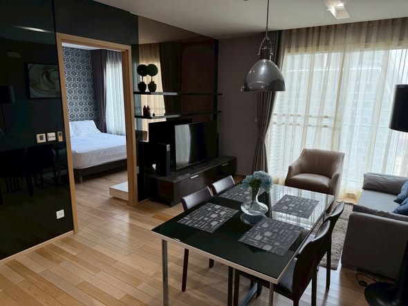 living room and bedroom of Siri at Sukhumvit