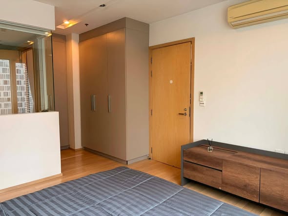 room interior of Siri at Sukhumvit