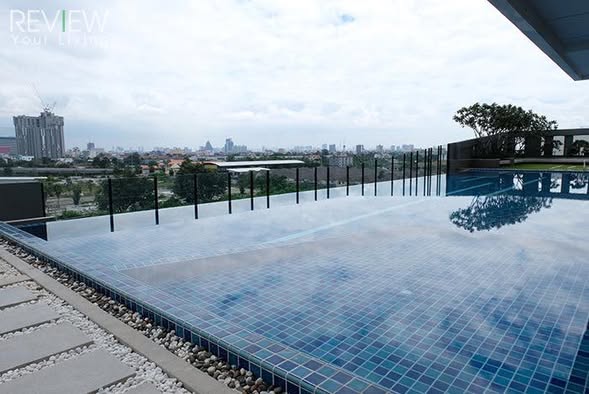 pool of Skyline Rattanathibet Condominium