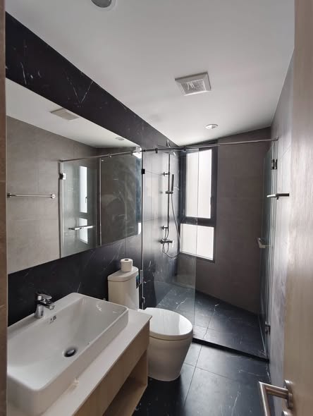 bathroom of Skyrise Avenue Sukhumvit 64