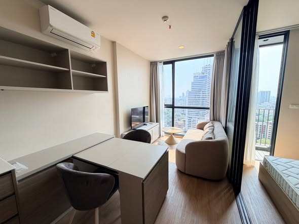 bedroom and living room of Skyrise Avenue Sukhumvit 64