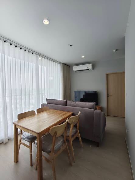 bedroom and living room of Skyrise Avenue Sukhumvit 64