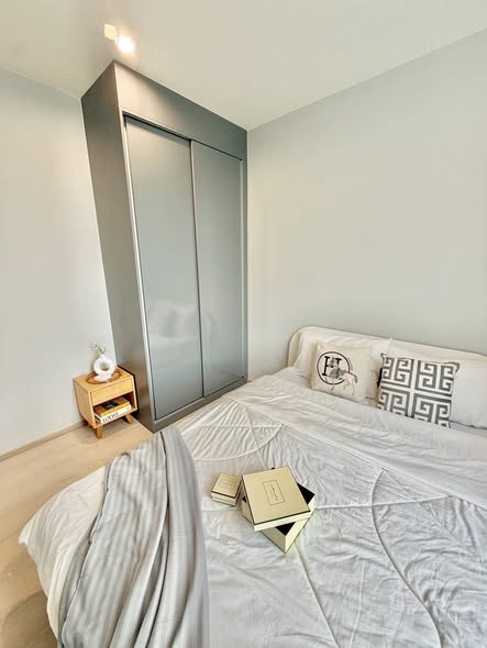 bedroom and room interior of Skyrise Avenue Sukhumvit 64