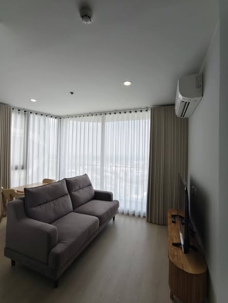 bedroom and room interior of Skyrise Avenue Sukhumvit 64