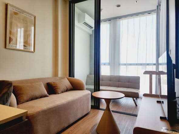 living room and room interior of Skyrise Avenue Sukhumvit 64
