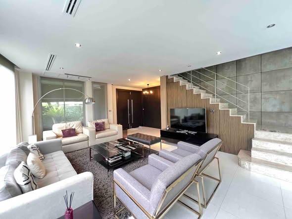 living room of Soi Mu Ban Golden Nakhara On Nuch 65