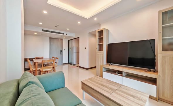 bedroom and living room of Supalai Oriental Sukhumvit 39