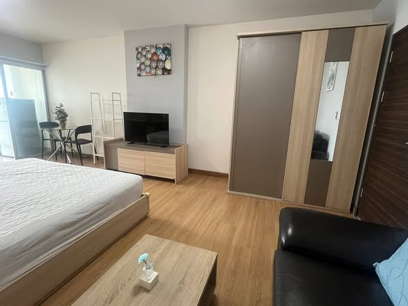 bedroom and room interior of Supalai Park Ekkamai – Thonglor