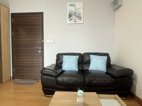 living room of Supalai Park Ekkamai – Thonglor