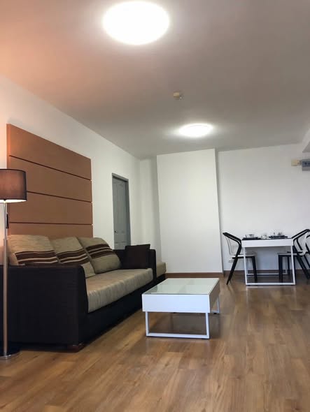living room of Supalai Park Ekkamai – Thonglor