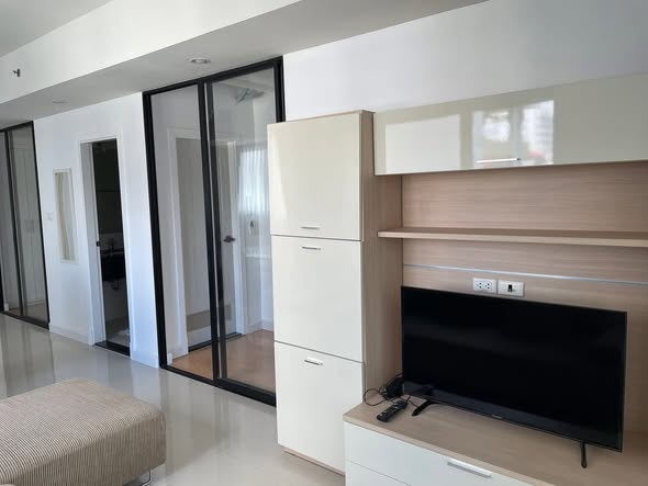 room interior and kitchen of Supalai Premier @ Asoke
