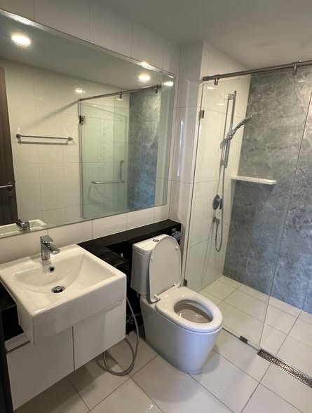 room interior and bathroom of Supalai Prime Rama 9