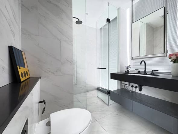 bathroom of Tait Sathorn 12