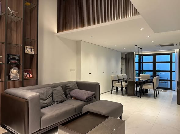 living room and room interior of Thanapat Haus Sathorn-Narathiwas