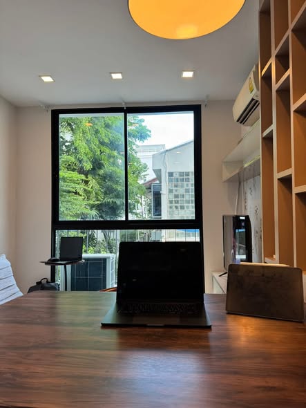 room interior of THE ACE EKAMAI