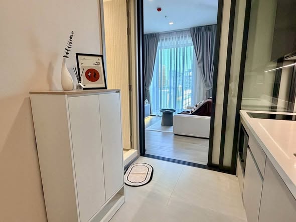 room interior and bathroom of The Address Siam-Ratchathewi