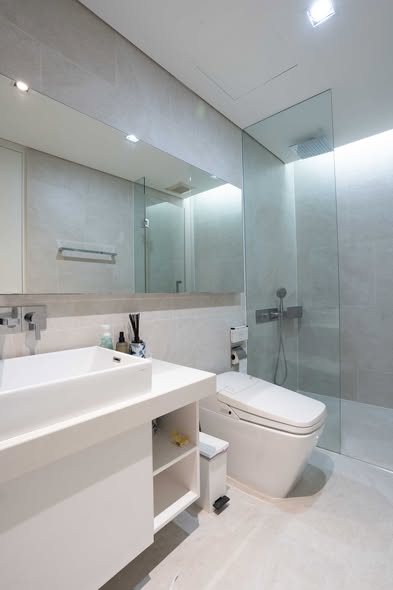 bathroom of The Bangkok Sathorn