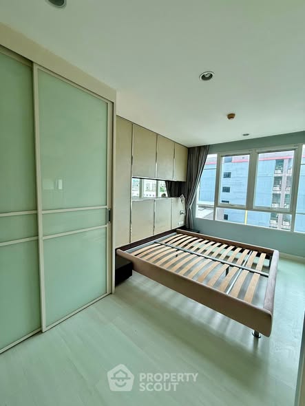 bedroom and room interior of The Bangkok Sathorn-Taksin