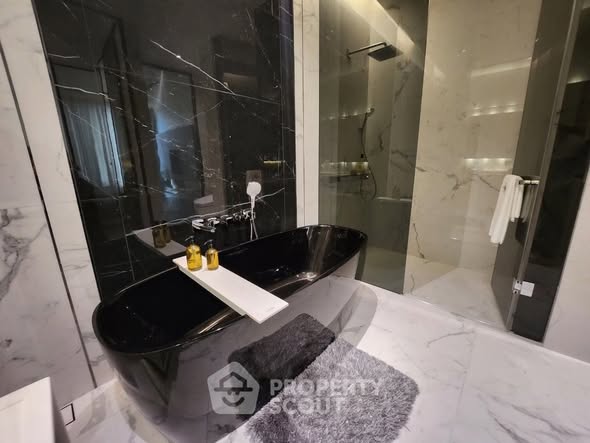 bathroom of The Bangkok Thonglor