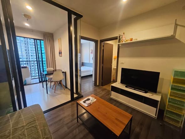 bedroom and room interior of The Base Park East