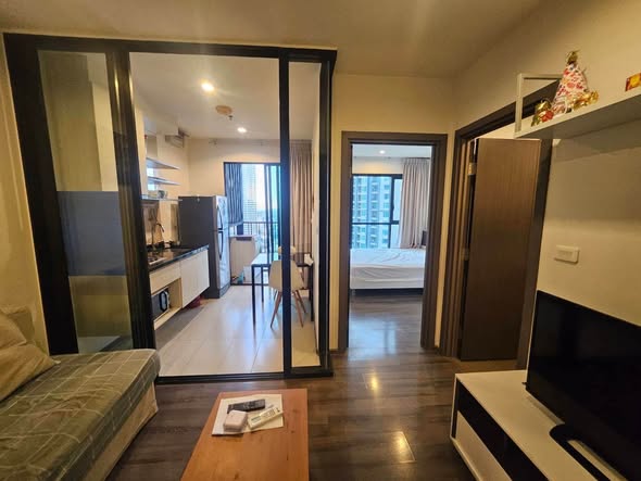 bedroom and room interior of The Base Park East
