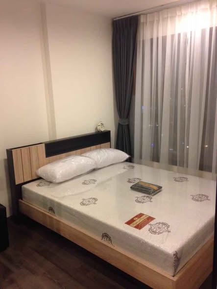 bedroom of THE BASE Park West – Sukhumvit 77