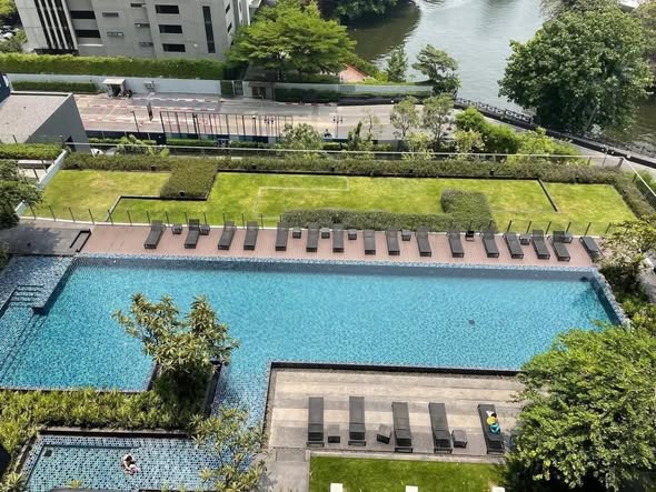 pool of THE BASE Sukhumvit 77