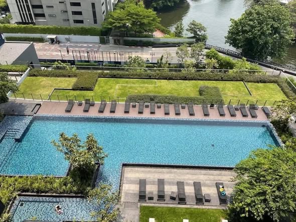 pool of THE BASE Sukhumvit 77