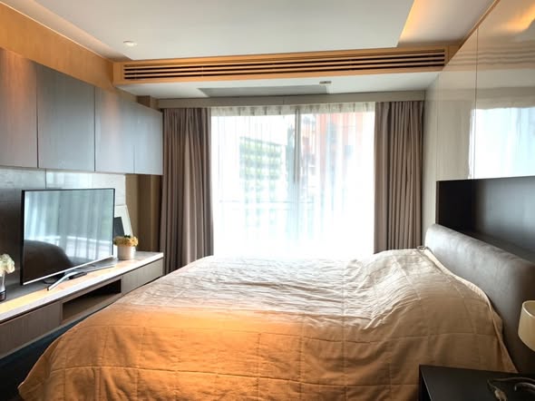 bedroom of The Crest Sukhumvit 24