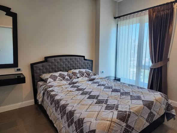 bedroom of The Crest Sukhumvit 34