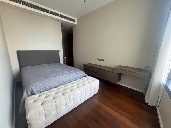 bedroom of The Diplomat 39