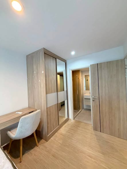 bedroom and room interior of The Excel Hideaway Sukhumvit 50