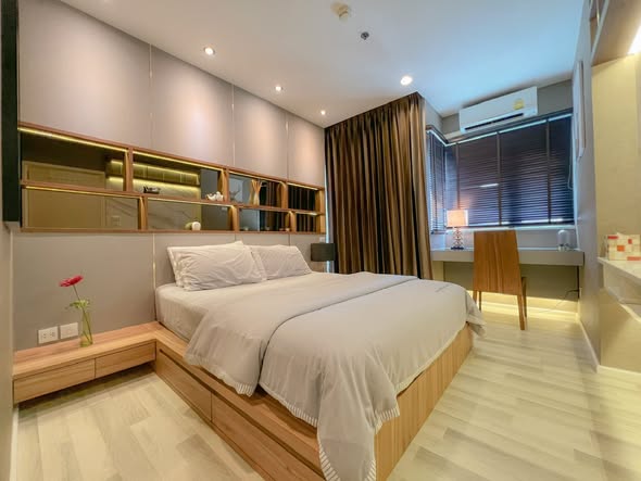 bedroom of The Key Sathon-Charoen Rat