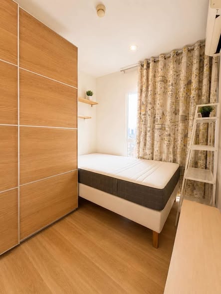 bedroom of The Key Sathon-Charoen Rat