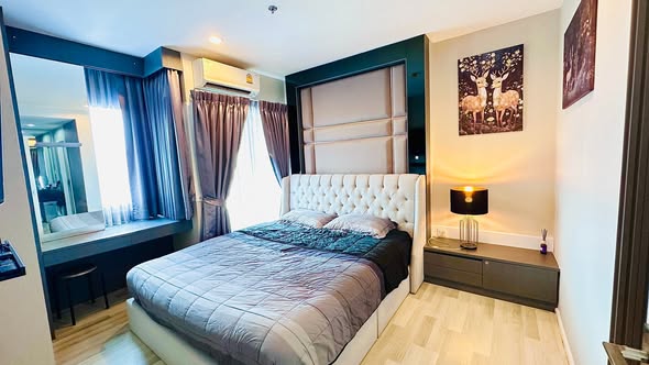 bedroom of The Key Sathon-Charoen Rat