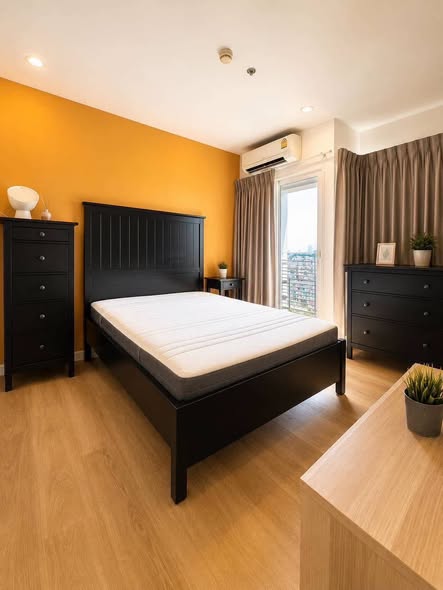 bedroom of The Key Sathon-Charoen Rat