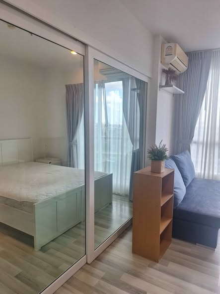 bedroom and room interior of The Key Sathon-Ratchaphruek