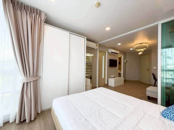 bedroom of The Light