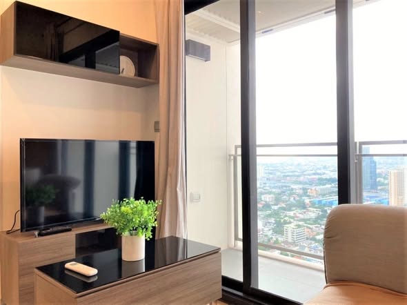 bedroom and living room of THE LINE Phahon-Pradipat