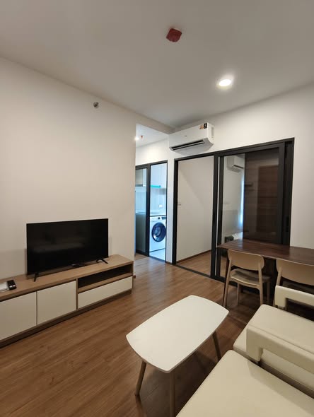 living room and room interior of The Livin Ramkhamhaeng : เดอะ ลิฟวิ่น รามคำแหง